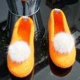 Paar Filzschuhe für Damen mit Kunstfell-Bommel in Orange